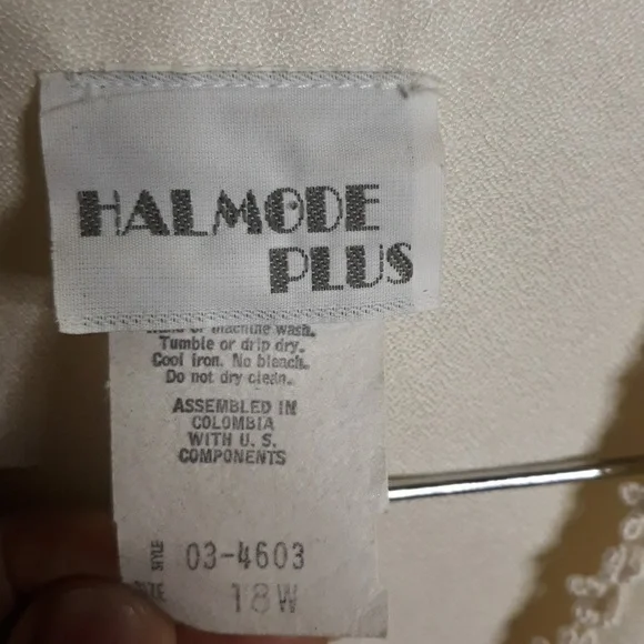 Halmode Plus Cream Suit - Picture 4 of 7